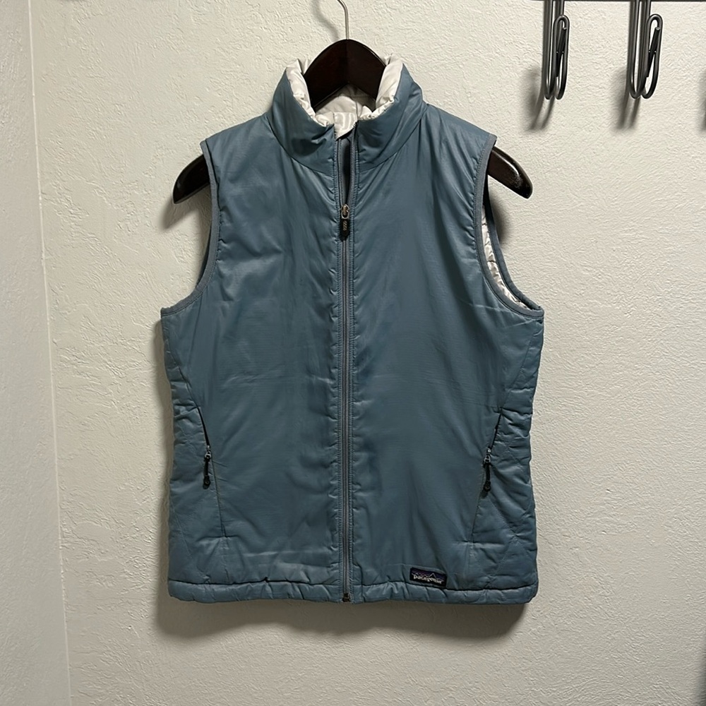 Patagonia women’s full zip puffer vest